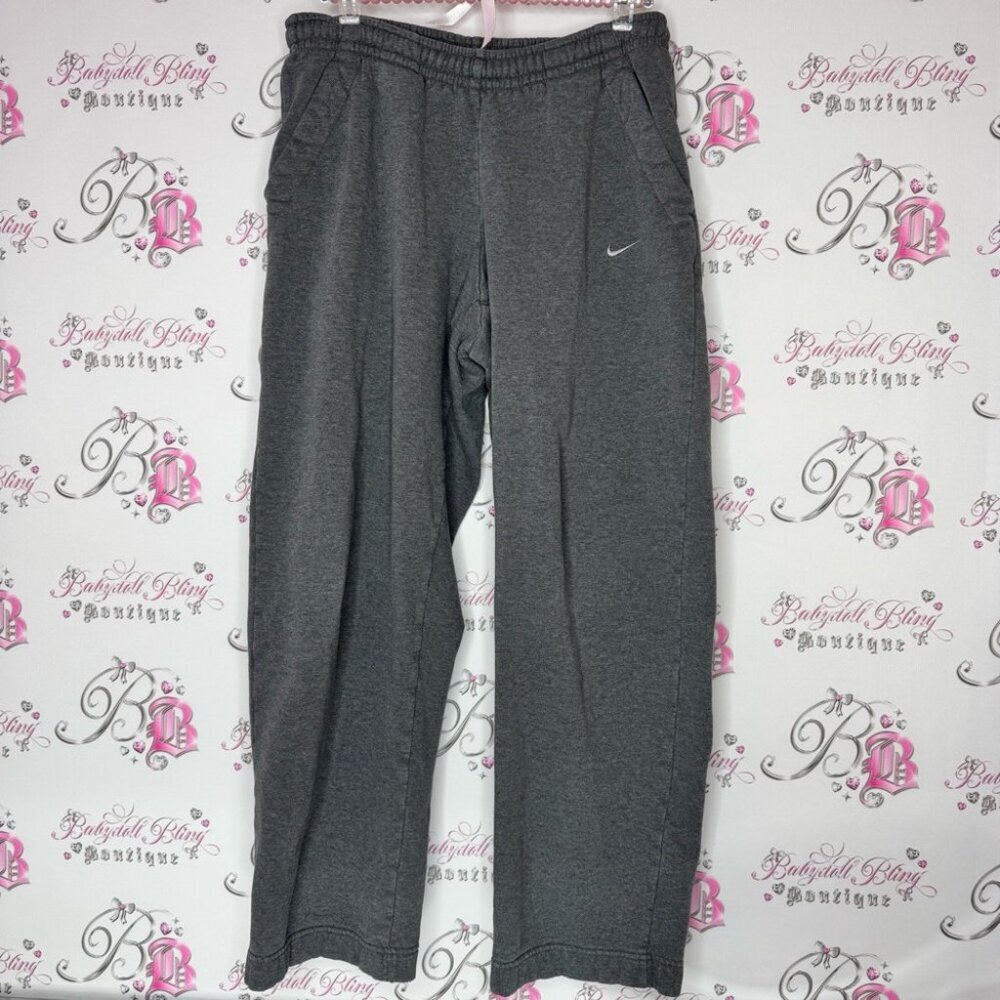 Nike Gray Sweatpants embroidered logo pockets grey sweats comfy warm cozy